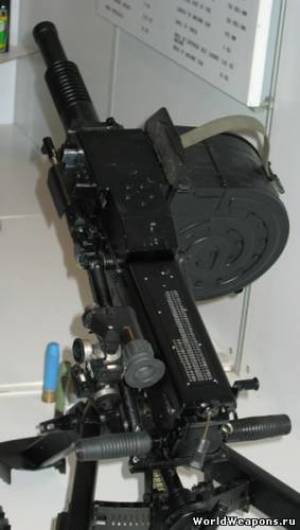 Вид на ствольную коробку и органы управления огнем гранатомета АГС-17.
